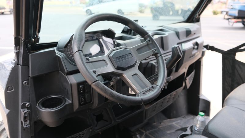 USED 2025 POLARIS RANGER CREW XP 1000 PREMIUM - STEALTH GREY Image 16