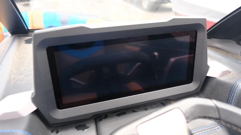 USED 2022 MALIBU 23 LSV Image 11