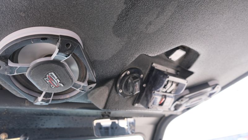 2024 Can-Am COMMANDER MAX XT-P 1000R DESERT TAN & CARBON BLACKImage 16