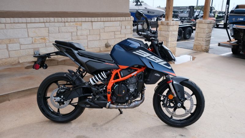 NEW 2026 KTM 390 DUKE Image 2