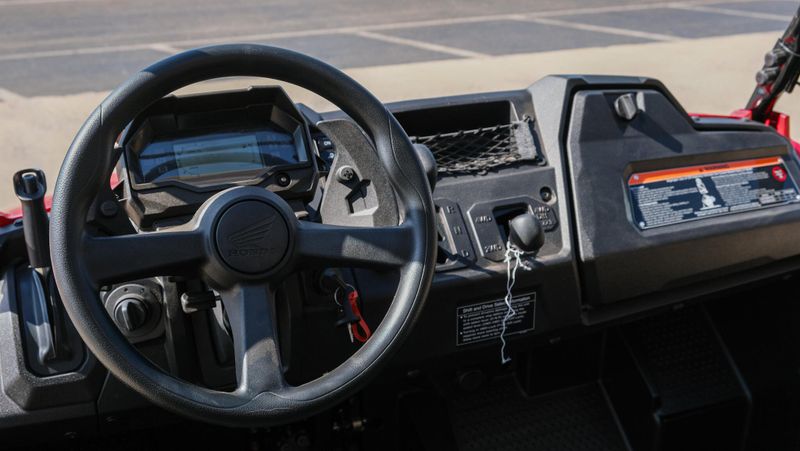 2025 Honda PIONEER 700 DELUXE Image 4