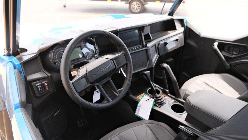 NEW 2027 POLARIS RANGER CREW XP 1000 CAB Image 23