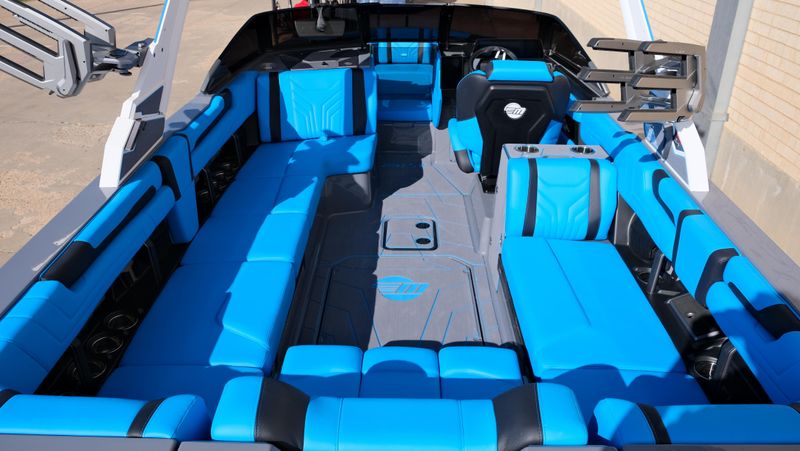 NEW 2026 MALIBU 25 LSV Image 7