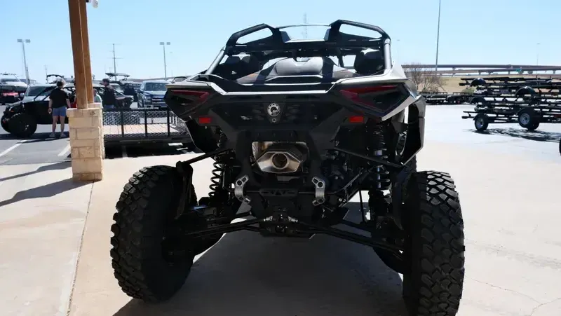 NEW 2026 CAN-AM MAVERICK R X RC 999T DCT Image 7