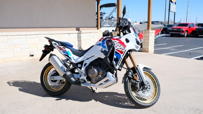 NEW 2025 HONDA AFRICA TWIN ADVENTURE SPORTS ES DCT Image 2