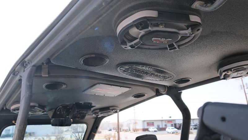 2024 Can-Am COMMANDER MAX XT-P 1000R DESERT TAN & CARBON BLACKImage 12