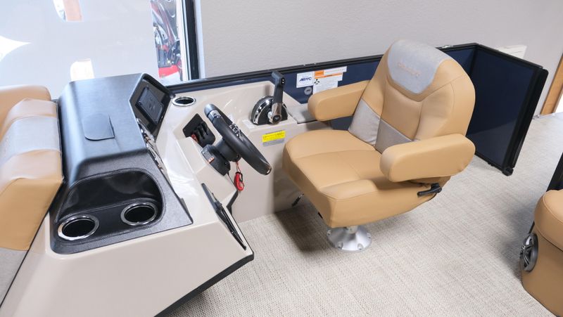 NEW 2026 CREST CONQUEST SE 200 CRUISE Image 11