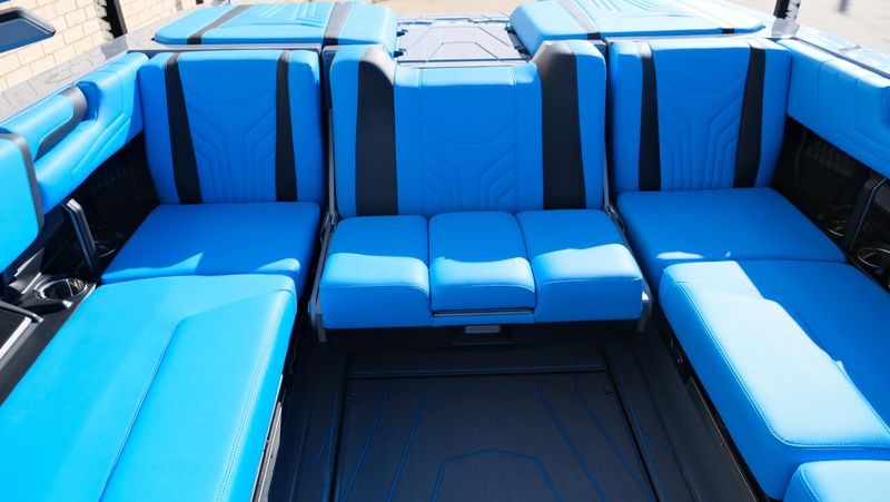 NEW 2026 MALIBU 25 LSV Image 17