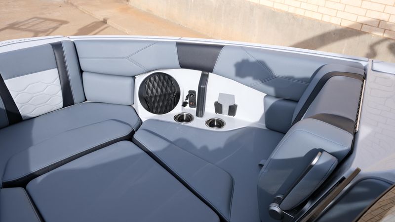 NEW 2026 MALIBU 23 LSV Image 30