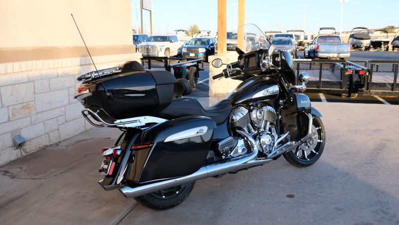 USED 2024 INDIAN MOTORCYCLE ROADMASTER LTD BLACK AZURE CRYSTAL 49ST LIMITED Image 3