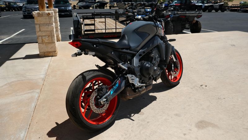 USED 2021 YAMAHA MT-09 Image 3