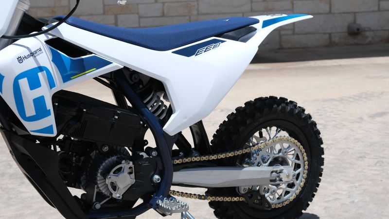 2024 HUSQVARNA EE 3 in a WHITE exterior color. Family PowerSports (877) 886-1997 familypowersports.com 