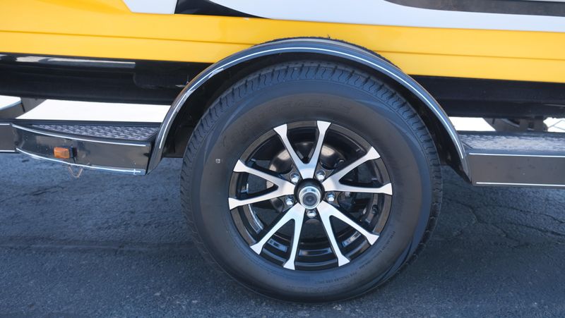 USED 2011 NITRO Z7 SPORT Image 5