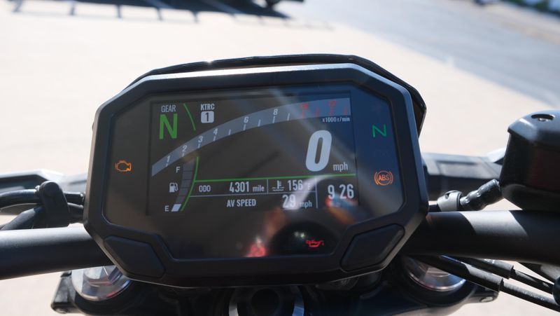 USED 2024 KAWASAKI Z650 ABS Image 19