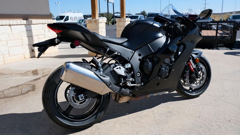 USED 2025 KAWASAKI NINJA ZX10R METAL FLAT SPARK BLACK AND EBONY  in a METAL FLAT SPARK BLACK AND EBONY exterior color. Family PowerSports (877) 886-1997 familypowersports.com