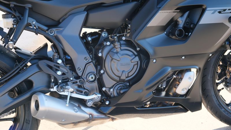 NEW 2025 YAMAHA YZFR7 Image 8