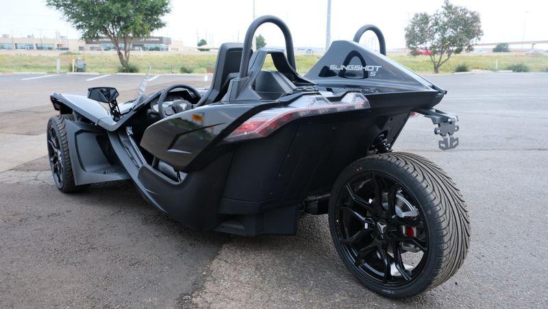 2024 Polaris SLINGSHOT S WITH TECHNOLOGY PACKAGE MANUAL Image 5