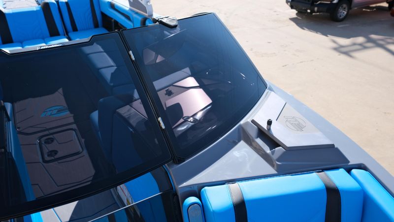 NEW 2026 MALIBU 25 LSV Image 50