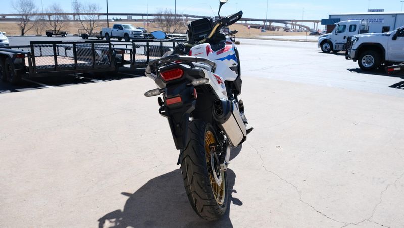 NEW 2025 HONDA AFRICA TWIN ADVENTURE SPORTS ES DCT Image 4