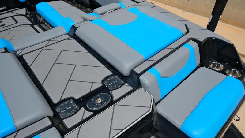 USED 2024 MALIBU WAKESETTER 23LSV Image 14