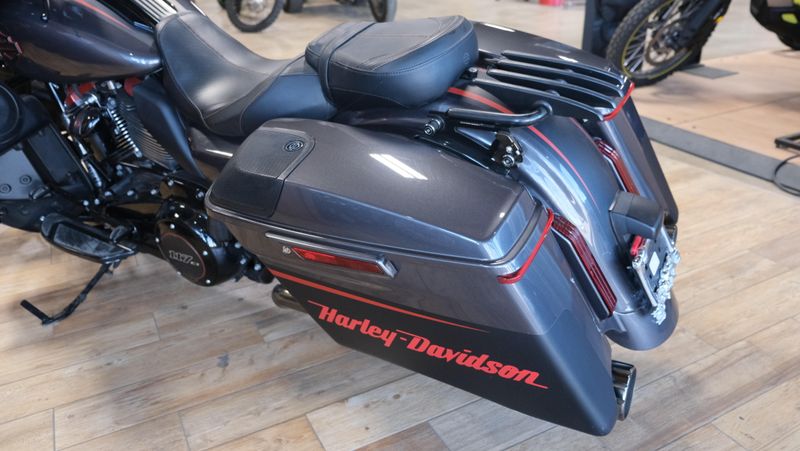 USED 2018 HARLEY STREET GLIDE CVO STREET GLIDE Image 4