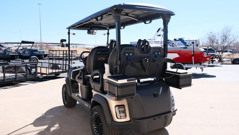 USED 2025 EPIC E40 FX Image 5