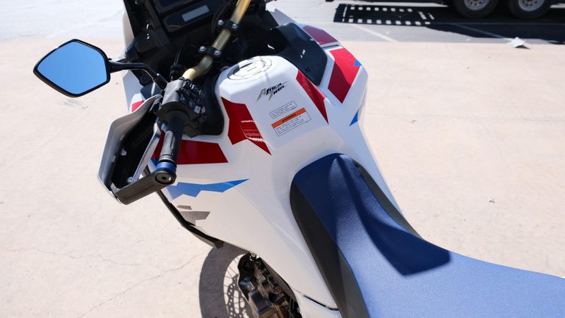 NEW 2025 HONDA AFRICA TWIN ADVENTURE SPORTS ES DCT Image 16