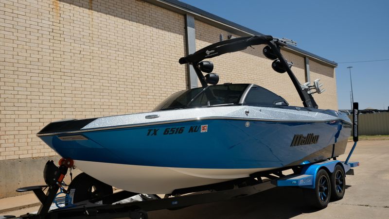 USED 2024 MALIBU WAKESETTER 23LSV Image 2