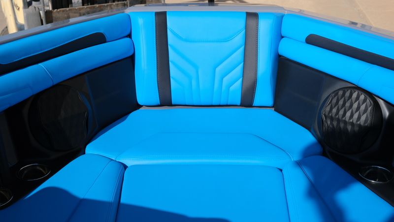 NEW 2026 MALIBU 25 LSV Image 33