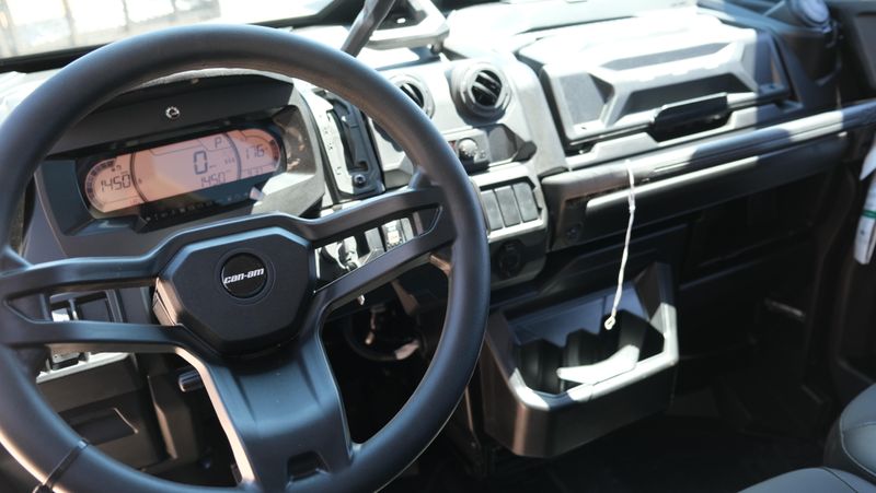 NEW 2025 CAN-AM DEFENDER PRO LIMITED CAB HD10 Image 14