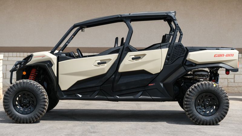 2024 Can-Am COMMANDER MAX XTP 1000R DESERT TAN AND CARBON BLACKImage 5