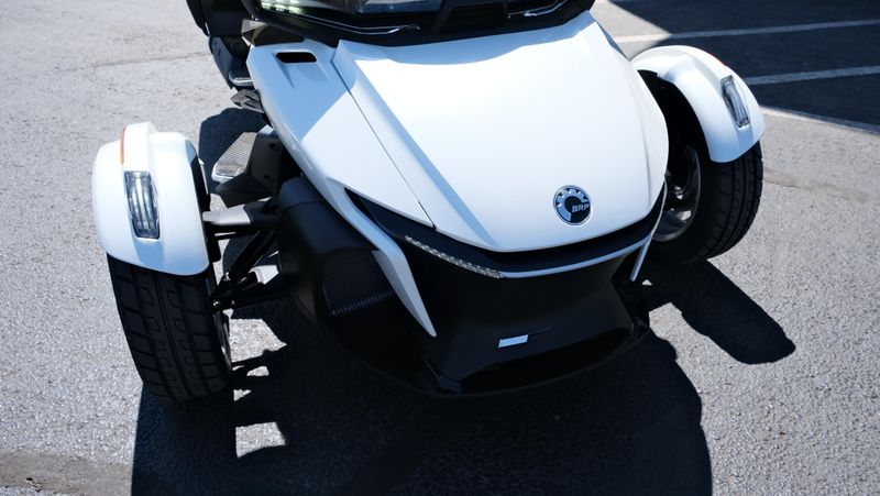 NEW 2026 CAN-AM SPYDER RT LIMITED Image 10