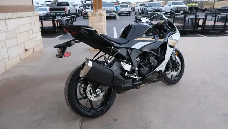 NEW 2026 KAWASAKI NINJA ZX6R ABS Image 3