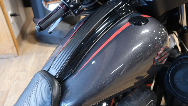 USED 2018 HARLEY STREET GLIDE CVO STREET GLIDE Image 16