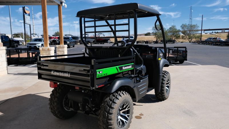 NEW 2026 KAWASAKI MULE SX 4X4 XC LE  in a METALLIC ONYX BLACK exterior color. Family PowerSports (877) 886-1997 familypowersports.com 