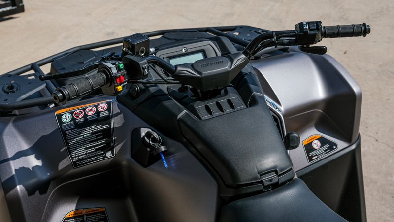 2024 Can-Am OUTLANDER MAX DPS 700 GRANITE GRAYImage 4