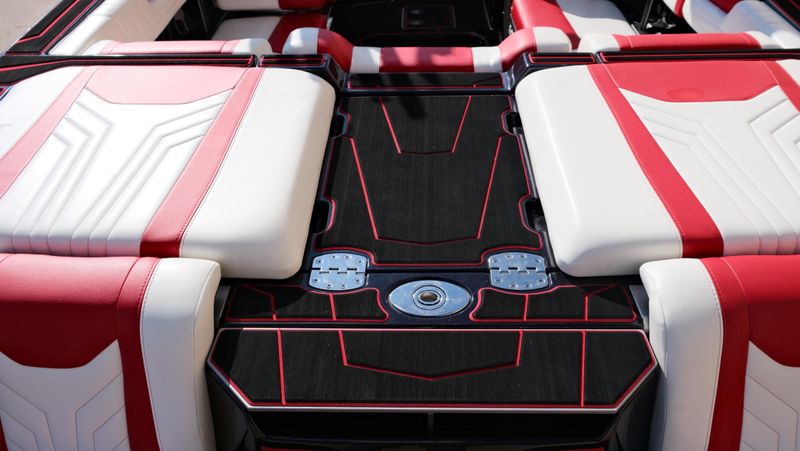 2025 MALIBU WAKESETTER 25 LSV  in a RED-BLACK-WHITE exterior color. Family PowerSports (877) 886-1997 familypowersports.com 