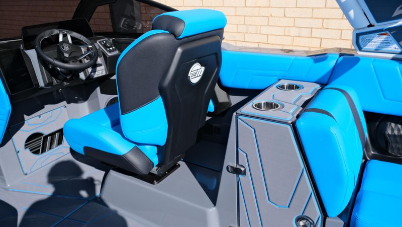 NEW 2026 MALIBU 25 LSV Image 11