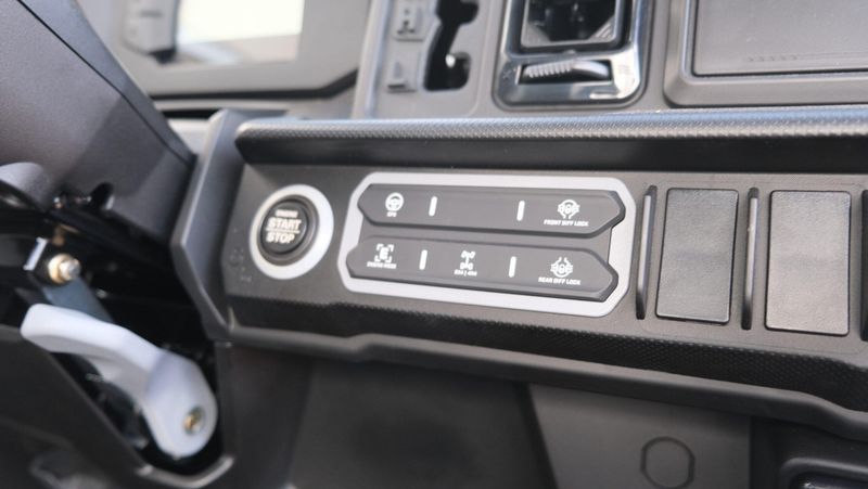 NEW 2026 CAN-AM DEFENDER MAX XT CAB HD11 Image 19