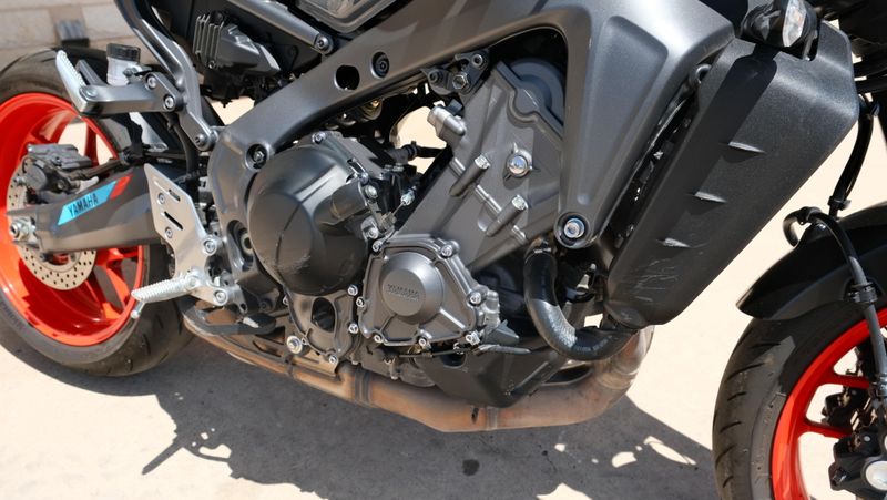 USED 2021 YAMAHA MT-09 Image 12