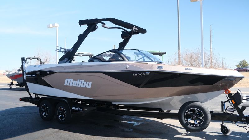 NEW 2026 MALIBU 23 LSV Image 8