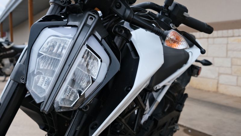 2022 KTM Duke 390Image 11