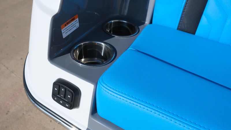 NEW 2026 MALIBU 25 LSV Image 41