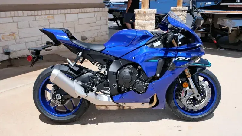 NEW 2026 YAMAHA YZF-R1 Image 2