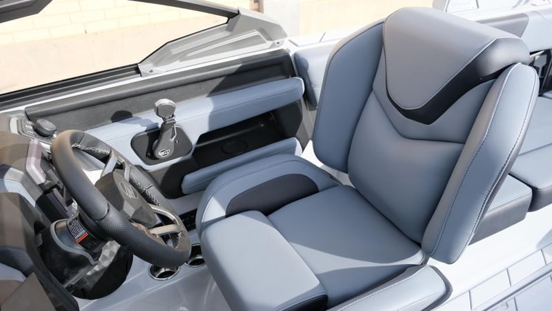 NEW 2026 MALIBU 23 LSV Image 23