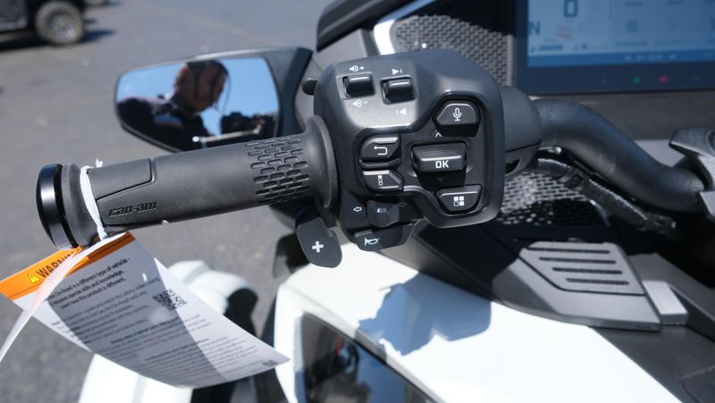 NEW 2026 CAN-AM SPYDER RT LIMITED Image 18