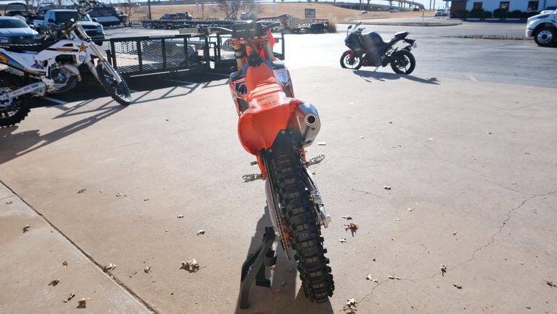 NEW 2026 KTM 450 SXF FACTORY EDITION Image 4