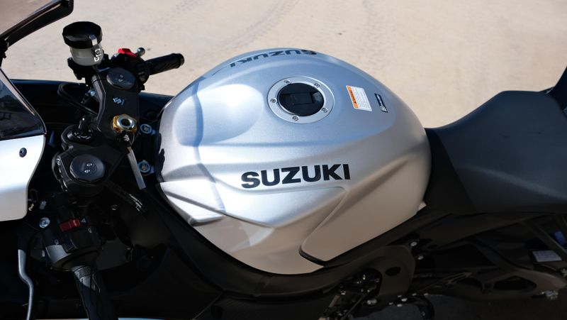 NEW 2026 SUZUKI GSXR600 Image 13