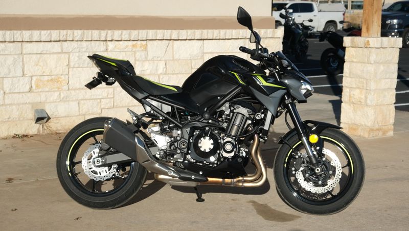 USED 2024 KAWASAKI Z900 ABS Image 2
