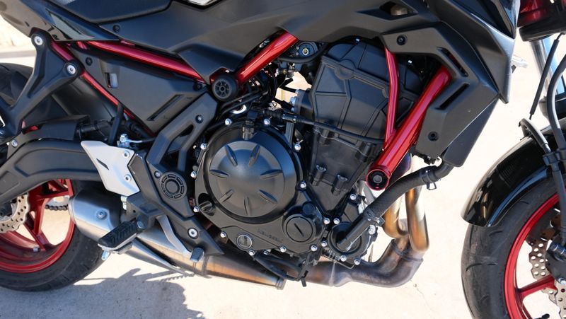 USED 2024 KAWASAKI Z650 ABS Image 12